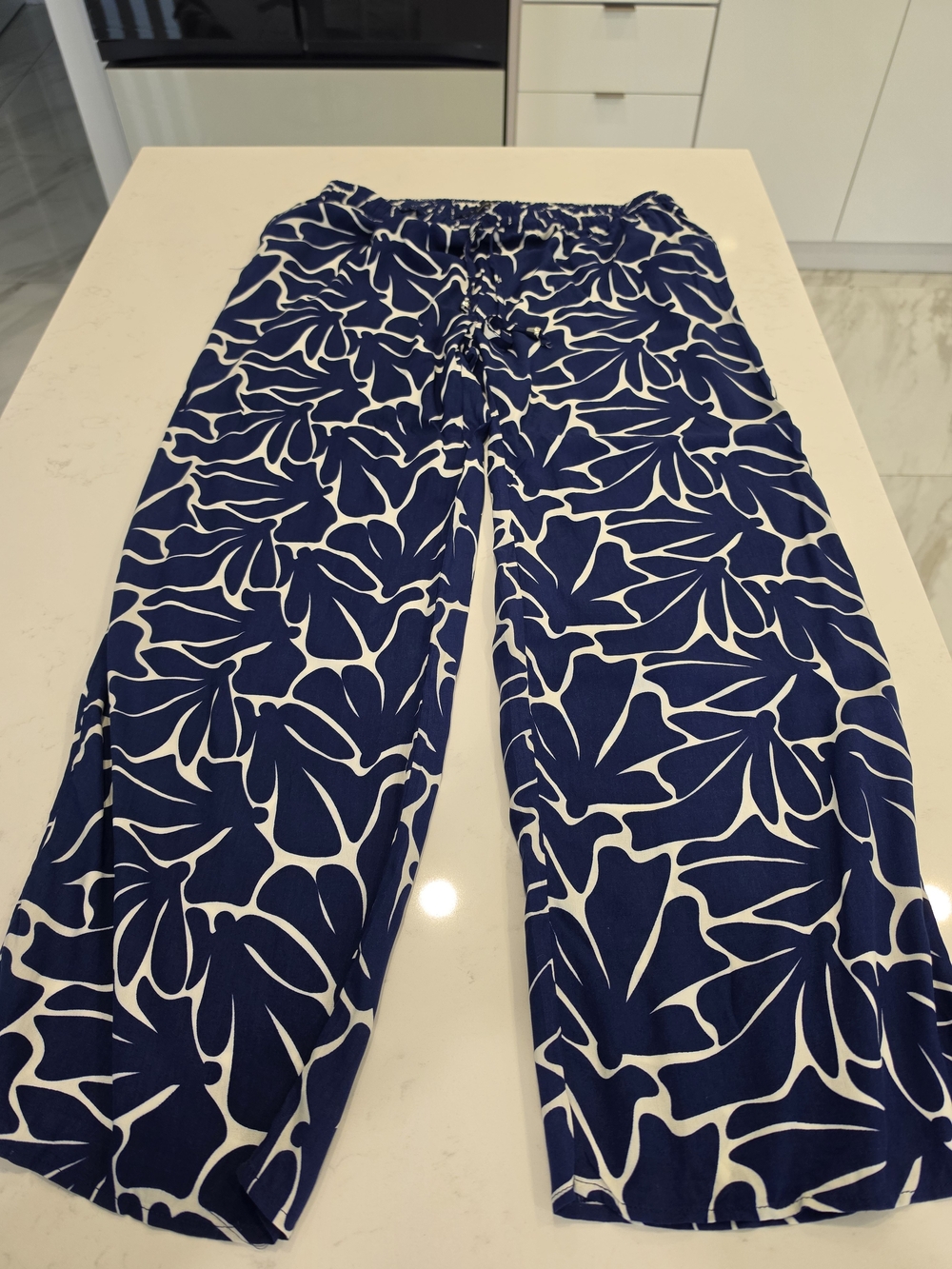 Women's Navy and White Wide-Leg Printed Pants